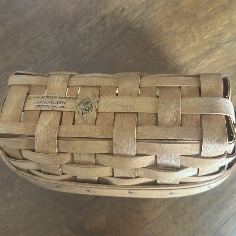 Longaberger 1993 Handcrafted Tan Woven Basket with Leather Handles!